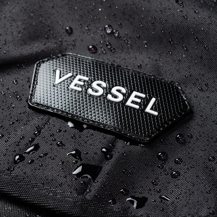 Vessel Tour Rain Hood by Seaforth for Stand Bags - Black Logo View